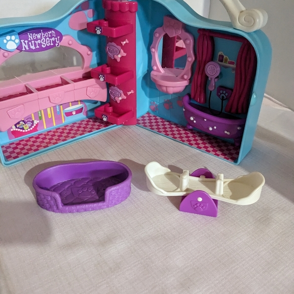 Puppy In My Pocket newborn nursery with pets and accessories complete 2005-08 - Picture 9 of 10